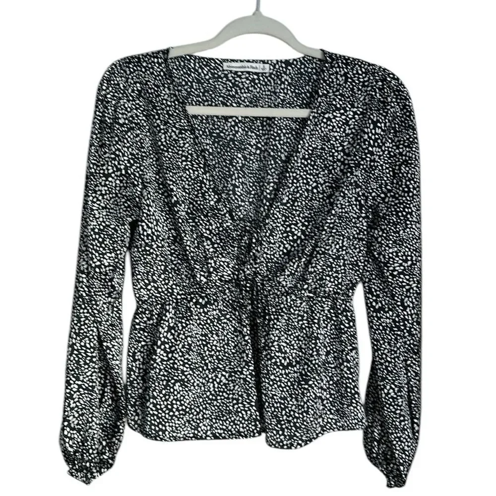 Abercrombie & Fitch Women’s Pooka Dot Puff Sleeve V-neck Blouse Size S